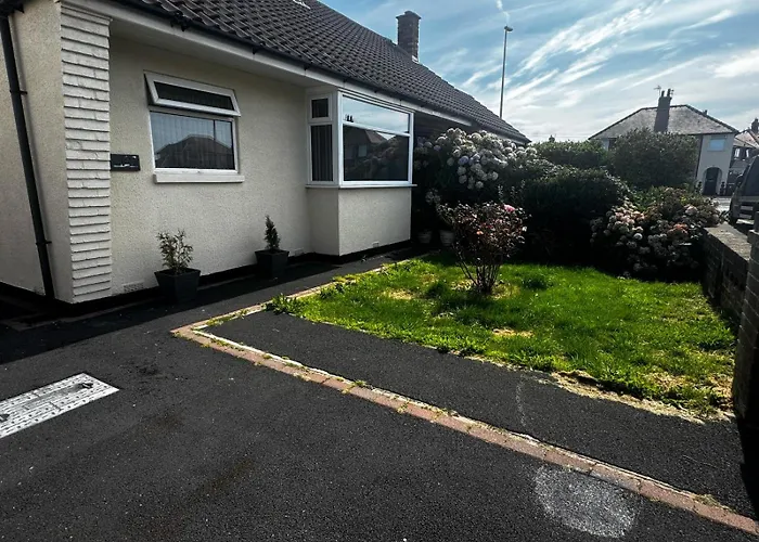 Chic 2-Bed Loft Bungalow, Cleveleys, Near Beach